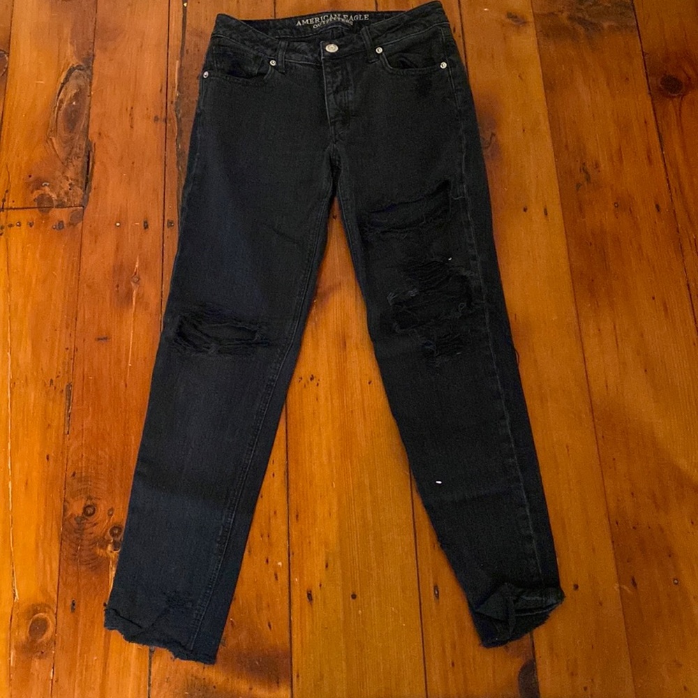 American Eagle Distressed Tomgirl Jeans